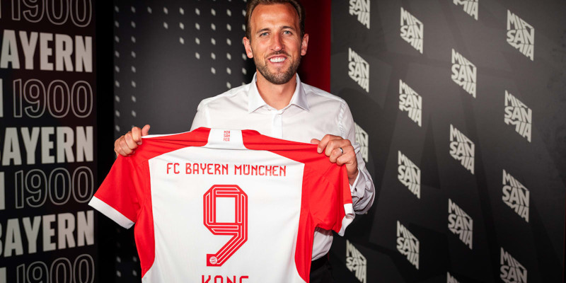 Unveiling the no 9 shirt for Kane at Bayern
